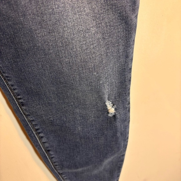 SPANX Sz M Pull On Jeans Skinny Distressed Mid-Wash Raw Hem High Raise Denim NEW - Picture 4 of 14